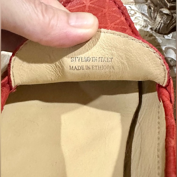 EUC Vaneli Red Leather Driving Loafer. Excellent pre-owned condition. Size 8.5 - Picture 7 of 9